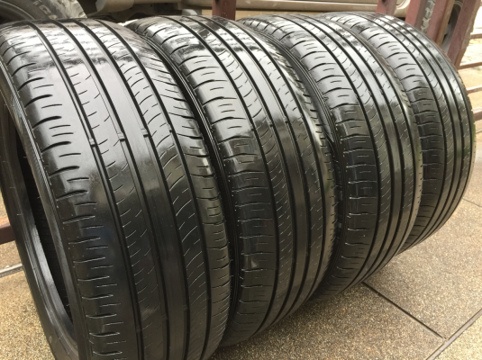 ยาง Dunlop 215 55 17 ปี16 ดอกเต็ม ไม่มีปะ ใช้ยาว ราคาไม่แพง