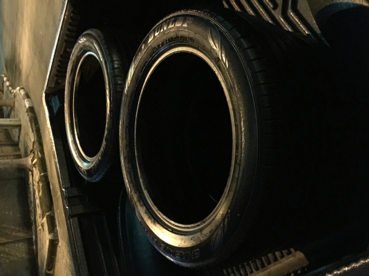 ยาง Dunlop 215 55 17 ปี16 ดอกเต็ม ไม่มีปะ ใช้ยาว ราคาไม่แพง