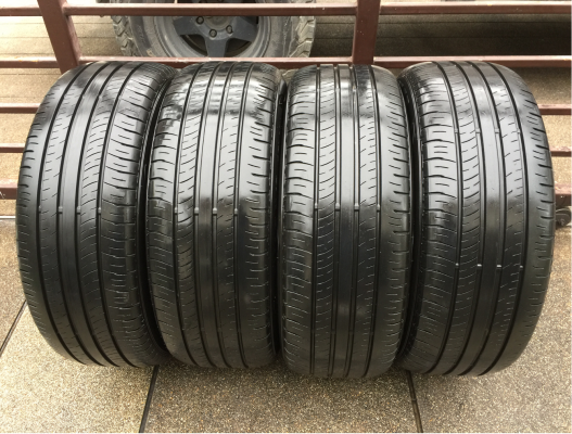 ยาง Dunlop 215 55 17 ปี16 ดอกเต็ม ไม่มีปะ ใช้ยาว ราคาไม่แพง