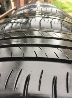 ยาง Dunlop 215 55 17 ปี16 ดอกเต็ม ไม่มีปะ ใช้ยาว ราคาไม่แพง