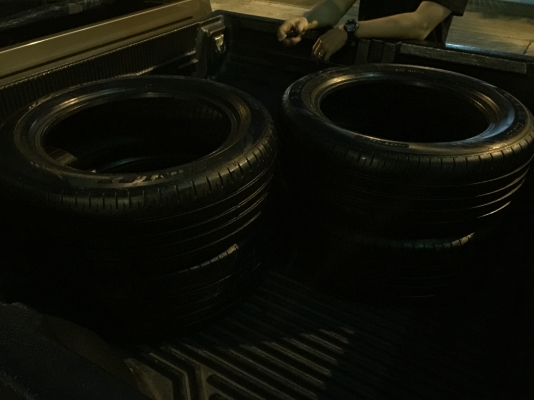 ยาง Dunlop 215 55 17 ปี16 ดอกเต็ม ไม่มีปะ ใช้ยาว ราคาไม่แพง