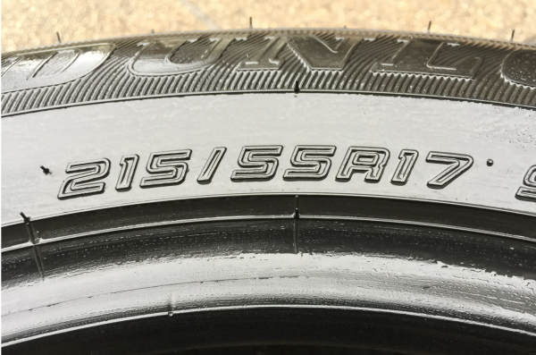 ยาง Dunlop 215 55 17 ปี16 ดอกเต็ม ไม่มีปะ ใช้ยาว ราคาไม่แพง