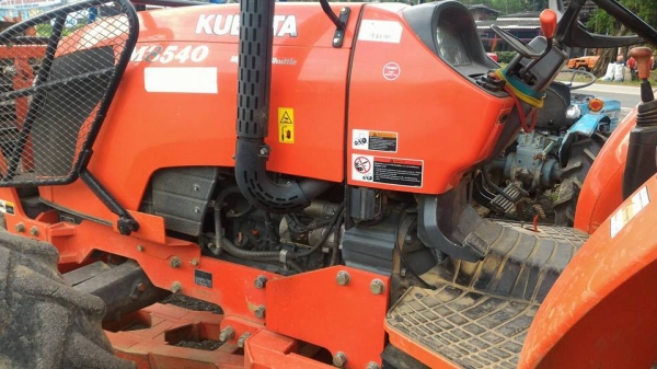 ขายรถไถ KUBOTA M8540 พร้อมดันหน้าและผาน7 สภาพสวยๆเดิมๆ เครื่องดี เกียร์ดี ไฮดี ราคา 650,000 ราคาต่อรองได้ สนใจโทรคุยกันก่อนได้ครับ มีรถขนส่งบริการทั่วไทย ร้านสามย่านแทรคเตอร์ อ.แกลง จ.ระยอง โทร 0818618678 ,0899347475 id line=0818618678 id line=0917315475
