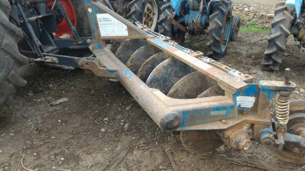 ขายรถไถ KUBOTA M8540 พร้อมดันหน้าและผาน7 สภาพสวยๆเดิมๆ เครื่องดี เกียร์ดี ไฮดี ราคา 650,000 ราคาต่อรองได้ สนใจโทรคุยกันก่อนได้ครับ มีรถขนส่งบริการทั่วไทย ร้านสามย่านแทรคเตอร์ อ.แกลง จ.ระยอง โทร 0818618678 ,0899347475 id line=0818618678 id line=0917315475