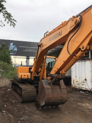 ขายครับ HYUNDAI 220-9s 3000 ชมพร้อมใช้เปลี่ยนของเหลวหมดแล้ว รถออกห้าง