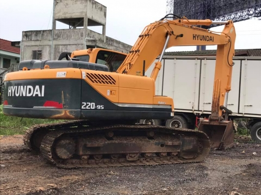 ขายครับ HYUNDAI 220-9s 3000 ชมพร้อมใช้เปลี่ยนของเหลวหมดแล้ว รถออกห้าง