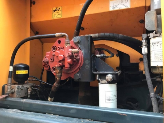 ขายครับ HYUNDAI 220-9s 3000 ชมพร้อมใช้เปลี่ยนของเหลวหมดแล้ว รถออกห้าง