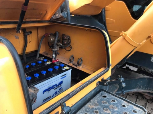ขายครับ HYUNDAI 220-9s 3000 ชมพร้อมใช้เปลี่ยนของเหลวหมดแล้ว รถออกห้าง