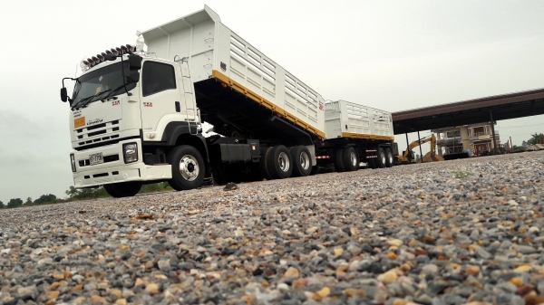 ขาย ครับ isuzu 360 แรง ปี56 ปลายปีแม่+ลูก รถสวยวิ่งน้อยยางเต็มพร้อมใช้งาน ครับสภาพขั้นเทพครับ