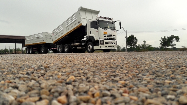 ขาย ครับ isuzu 360 แรง ปี56 ปลายปีแม่+ลูก รถสวยวิ่งน้อยยางเต็มพร้อมใช้งาน ครับสภาพขั้นเทพครับ