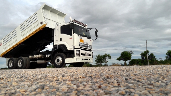 ขาย ครับ isuzu 360 แรง ปี56 ปลายปีแม่+ลูก รถสวยวิ่งน้อยยางเต็มพร้อมใช้งาน ครับสภาพขั้นเทพครับ