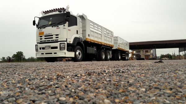 ขาย ครับ isuzu 360 แรง ปี56 ปลายปีแม่+ลูก รถสวยวิ่งน้อยยางเต็มพร้อมใช้งาน ครับสภาพขั้นเทพครับ