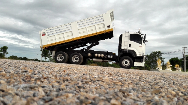 ขาย ครับ isuzu 360 แรง ปี56 ปลายปีแม่+ลูก รถสวยวิ่งน้อยยางเต็มพร้อมใช้งาน ครับสภาพขั้นเทพครับ