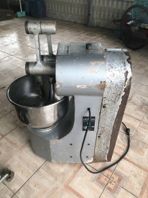 เครื่องตีแป้ง2แขน ปริมาณ 10 ลิตร สภาพพร้อมใช้