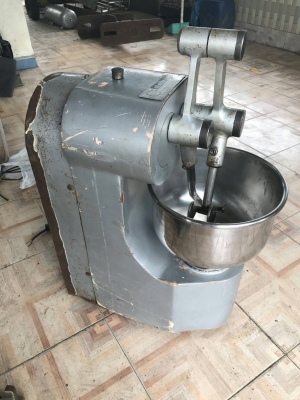 เครื่องตีแป้ง2แขน ปริมาณ 10 ลิตร สภาพพร้อมใช้