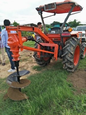 เครื่องเจาะหลุม ขุดดิน ติดรถไถได้ทุกรุ่น ทุกยี่ห้อ ใช้ยอยปั่น รอบ-แรงกำลังดี ขุดลึกได้80cm. ขายปลีกส
