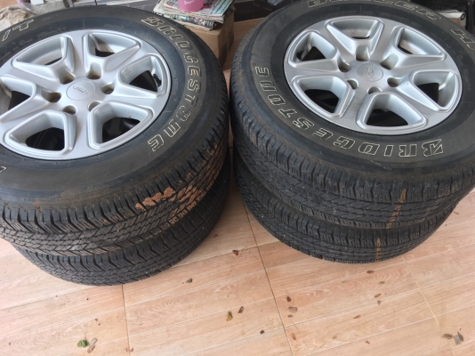 ล้อแม็กซ์ Ford 17 พร้อมยางบริดโตน 265/65/17 ปี 13 ดอกยังหนา