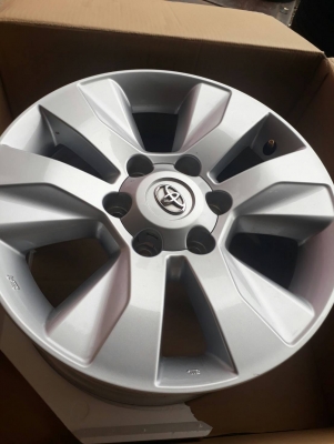 ล้อแม็กซ์ป้ายแดง Revo 17 สภาพสวยๆ ใหม่ๆ