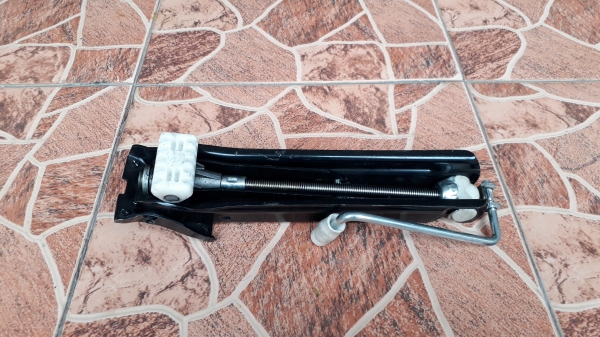 แม่แรง ยกรถ BENZ W203 S203 แม่แรง ยกรถ BENZ W203 S203