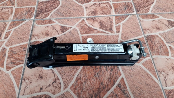 แม่แรง ยกรถ BENZ W203 S203