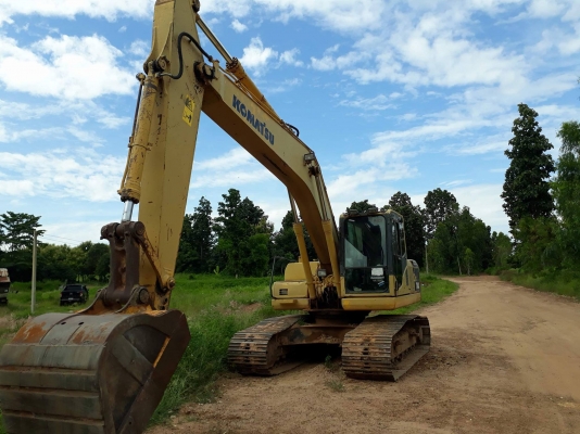 ขาย แมคโคร  โคมัสสุ PC 200 -8 พร้อมใช้ เอกสาร ชุดจดทะเบียน   10400 ช.ม.