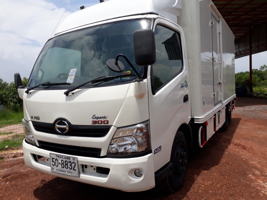 ขายด่วน รถบรรทุก6ล้อ HINO ซีรี่300,150แรงม้า ปี57