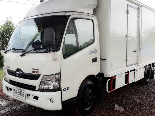 ขายด่วน รถบรรทุก6ล้อ HINO ซีรี่300,150แรงม้า ปี57 ขายด่วน รถบรรทุก6ล้อ HINO ซีรี่300,150แรงม้า ปี57