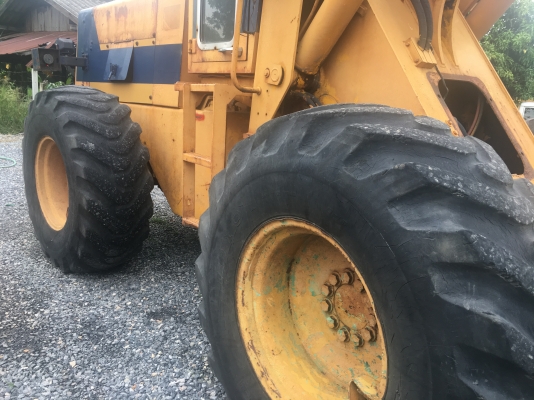 ขายรถตัก Komatsu 515 ; รถเก่าญี่ปุ่น 100\%;  สภาพสวยพร้อมใช้งานได้ทันที สนใจติดต่อ 081-9485494