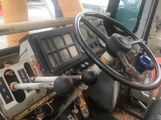 ขายรถตัก Komatsu 515 ; รถเก่าญี่ปุ่น 100\%;  สภาพสวยพร้อมใช้งานได้ทันที สนใจติดต่อ 081-9485494