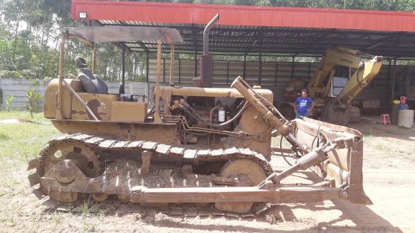 ขายรถแทรกเตอร์ CAT D4 สภาพพร้อมใช้งาน ราคาไม่แรง