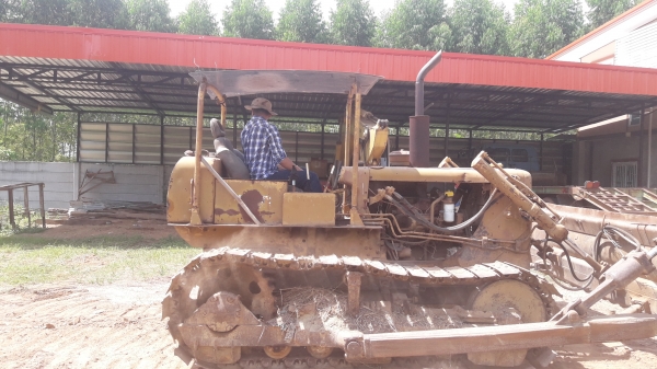 ขายรถแทรกเตอร์ CAT D4 สภาพพร้อมใช้งาน ราคาไม่แรง
