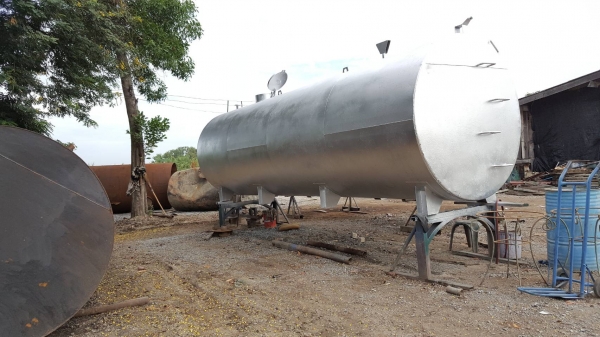 ถังน้ำมันขนาด 18000 ลิตรสภาพสวยๆตามรูป(เข้ามาใหม่) ถังน้ำมันขนาด 18000 ลิตรสภาพสวยๆตามรูป(เข้ามาใหม่)