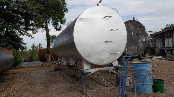 ถังน้ำมันขนาด 18000 ลิตรสภาพสวยๆตามรูป(เข้ามาใหม่) ถังน้ำมันขนาด 18000 ลิตรสภาพสวยๆตามรูป(เข้ามาใหม่)