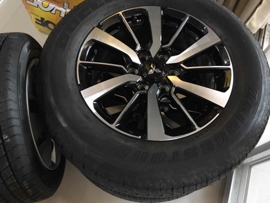 ล้อแม็กซ์ป้ายแดง New Pajero Sport 18 ถอดศูนย์ ยาง Bridgestone 265 60 18 ปี 17 ตุ่มหน้าสีเส้นชัดเจน