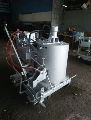 ขายรถตีเส้นจราจรเเบบขับเครื่องยนต์