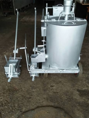 ขายรถตีเส้นจราจรเเบบขับเครื่องยนต์