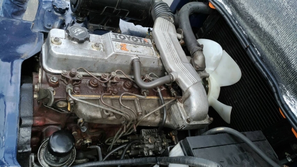 ขายรถยกโฟร์คลิฟท์ยี่ห้อTOYOTA5FD-30  เสายกสูง4 เมตร