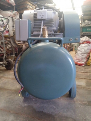 (ลดราคาเหลือเพียง 25,000 บาท!!)ปั้มลมพูม่า สองสูบ ไฟ 3 สาย มือสอง ซ่อมใหม่ สภาพดีมาก