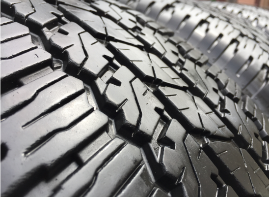 ยาง Bridgestone 265 65 17 กลางปี15 ดอกเต็ม ใช้ยาว ราคาไม่แพง