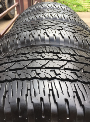 ยาง Bridgestone 265 65 17 กลางปี15 ดอกเต็ม ใช้ยาว ราคาไม่แพง