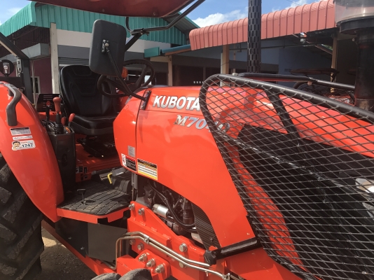 ขายรถไถคูโบต้า M7040 ใช้งาน 534 ชม. รถใช้ในไร่ เดิมทุกจุด เครื่องสมบูรณ์100\% รถปี 59 พร้อมอุปกรณ์ดันหน้า+ผาน7 ราคา 698,000 บาท สนใจโทร 081-9136451 , 087-8390653  ขอดูรูปเพิ่มเติม Line:bow6451 ค่ะ เล่มพร้อมโอน  ราคาจัดส่งฟรี ค่ะ