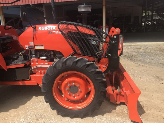 ขายรถไถคูโบต้า M7040 ใช้งาน 534 ชม. รถใช้ในไร่ เดิมทุกจุด เครื่องสมบูรณ์100\% รถปี 59 พร้อมอุปกรณ์ดันหน้า+ผาน7 ราคา 698,000 บาท สนใจโทร 081-9136451 , 087-8390653  ขอดูรูปเพิ่มเติม Line:bow6451 ค่ะ เล่มพร้อมโอน  ราคาจัดส่งฟรี ค่ะ