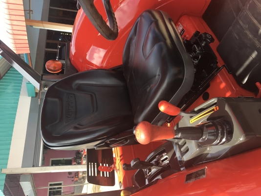 ขายรถไถคูโบต้า M7040 ใช้งาน 534 ชม. รถใช้ในไร่ เดิมทุกจุด เครื่องสมบูรณ์100\% รถปี 59 พร้อมอุปกรณ์ดันหน้า+ผาน7 ราคา 698,000 บาท สนใจโทร 081-9136451 , 087-8390653  ขอดูรูปเพิ่มเติม Line:bow6451 ค่ะ เล่มพร้อมโอน  ราคาจัดส่งฟรี ค่ะ