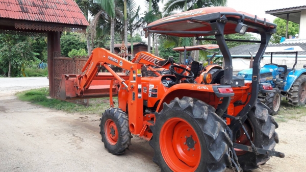 ขายรถไถ Kubota L3608 SP ติดตักสภาพสวยๆๆพร้อมใช้ครับ รุ่นนี้ถือว่าเป็นรุ่นใหม่คุ้มมากกับราคานี้ครับ