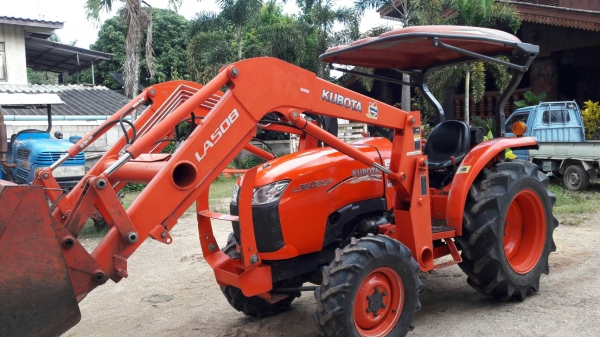 ขายรถไถ Kubota L3608 SP ติดตักสภาพสวยๆๆพร้อมใช้ครับ รุ่นนี้ถือว่าเป็นรุ่นใหม่คุ้มมากกับราคานี้ครับ