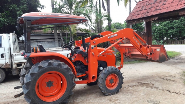 ขายรถไถ Kubota L3608 SP ติดตักสภาพสวยๆๆพร้อมใช้ครับ รุ่นนี้ถือว่าเป็นรุ่นใหม่คุ้มมากกับราคานี้ครับ