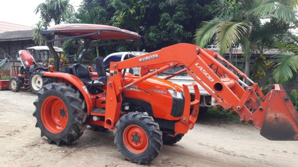 ขายรถไถ Kubota L3608 SP ติดตักสภาพสวยๆๆพร้อมใช้ครับ รุ่นนี้ถือว่าเป็นรุ่นใหม่คุ้มมากกับราคานี้ครับ