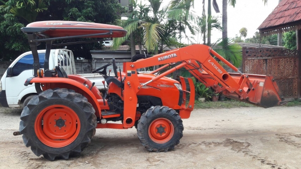 ขายรถไถ Kubota L3608 SP ติดตักสภาพสวยๆๆพร้อมใช้ครับ รุ่นนี้ถือว่าเป็นรุ่นใหม่คุ้มมากกับราคานี้ครับ