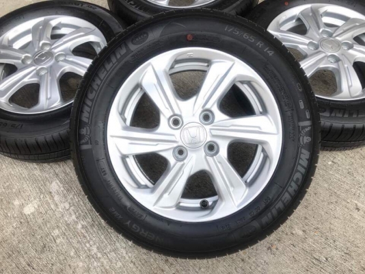 แม็กป้ายแดง Honda Brio Amaze พร้อมยางMichelin 175-65-14 ปลายปี16