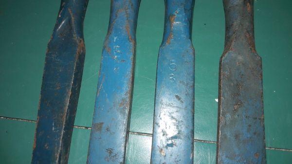 ขายสิ่วบ้องชุด4ด้าม งานเก่าเก็บ